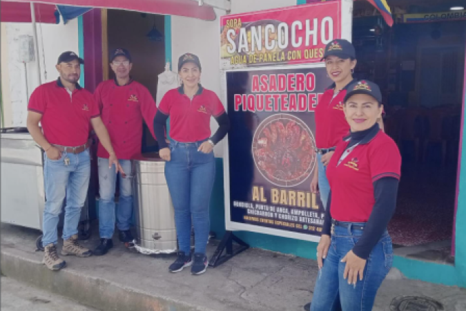 Nuestro equipo que hace posible llevar a su mesas unos deliciosos alimentos 😋🧑‍🍳👩‍🍳 #murillo #murillotolima