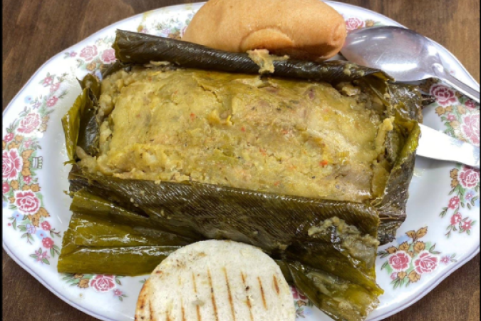Encontraras Tamales de la región.